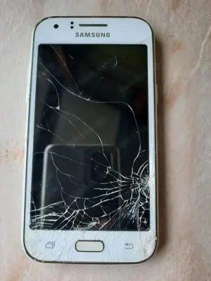 Samsung Galaxy J1 weiß technisch sehr guter Zustand Glasschaden Bild 5