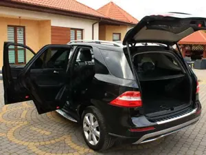 Mercedes-Benz ML 350 ML 350 BlueTEC 4MATIC 7G-TRONIC Edition 1 Bild 4
