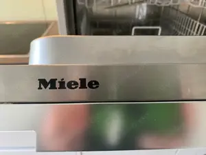 Einbauküche Nobilia-Miele Geräte-Steinplatte-Top Beleuchtung  Bild 9