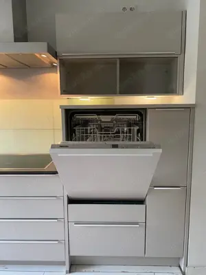 Einbauküche Nobilia-Miele Geräte-Steinplatte-Top Beleuchtung  Bild 10
