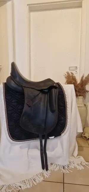 Hennig Dressursattel 