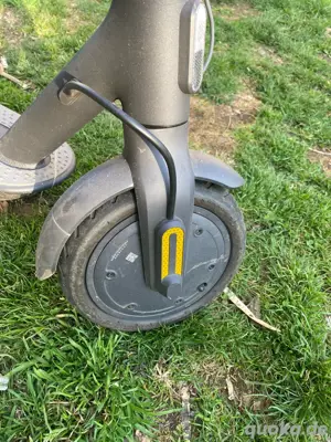 Xiaomi MI 3 E-Scooter  Bild 3
