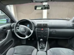Audi A3 1.8 Ambiente Bild 2