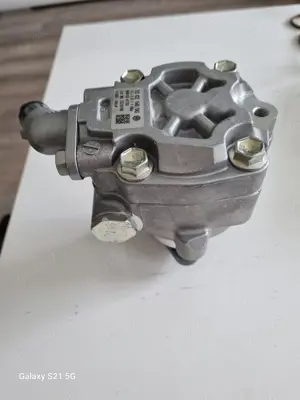 Ein VW Originale Servolenkung Pumpe für VW T 5 und Multivan neu Bild 3