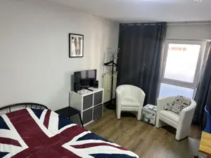 Kleines Apartment mit separatem Zugang in einem Wohnblock in der Altstadt von Kaiserslautern.