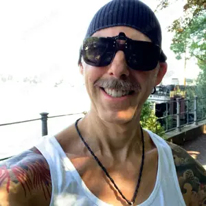Zwischen Deep und Trieb    Vollblut-Sklavin  (W) gesucht Bild 2