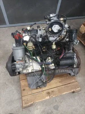 Mercedes Motor neu M102.922  Baujahr 1985-86 
