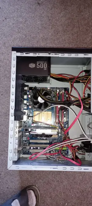 Alter PC Gehäuse 2 Festplatten Win10 Netzteil Grafikkarte Mainboard Prozessor DVD 4GB RAM Bild 2
