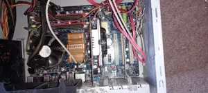 Alter PC Gehäuse 2 Festplatten Win10 Netzteil Grafikkarte Mainboard Prozessor DVD 4GB RAM Bild 7