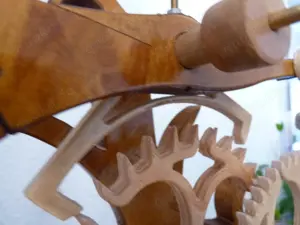 Clock wooden gear clock Holz Uhr Bild 2