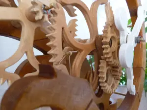 Clock wooden gear clock Holz Uhr Bild 3