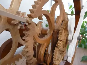 Clock wooden gear clock Holz Uhr Bild 4