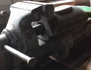 Schraubstock  LEINEN 