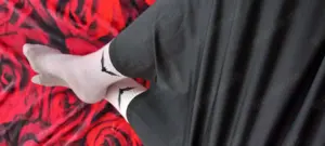 Ghoticlady 33 bietet dem Sockenliebhaber ihre getragenen Socken  Bild 3