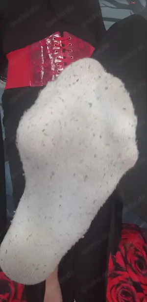Ghoticlady 33 bietet dem Sockenliebhaber ihre getragenen Socken  Bild 6