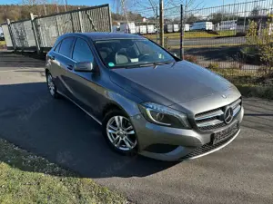 Mercedes-Benz A 200 A 200 (BlueEFFICIENCY) Urban Bild 2