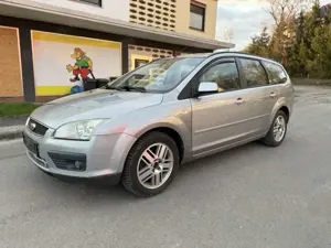 Ford Focus Ghia 1.6 Benzin *TÜV09/26* KLIMA SHZ AHK Bild 4