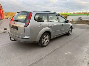 Ford Focus Ghia 1.6 Benzin *TÜV09/26* KLIMA SHZ AHK Bild 2