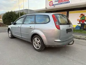 Ford Focus Ghia 1.6 Benzin *TÜV09/26* KLIMA SHZ AHK Bild 3