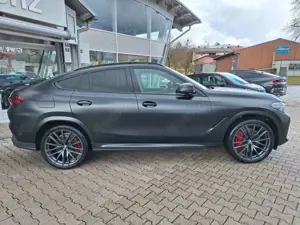 BMW X6 M50 i Black Vermilion Sondermodell Laser TV Bild 3