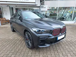 BMW X6 M50 i Black Vermilion Sondermodell Laser TV Bild 2