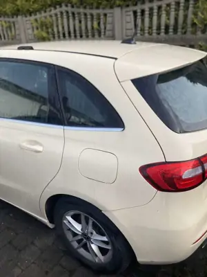 Mercedes-Benz B 180 d 7G-DCT Style Bild 2