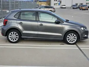 Volkswagen Polo Lounge  *Orig.95000KM*1.Hand*PDC*SHZ*ALU* Bild 4