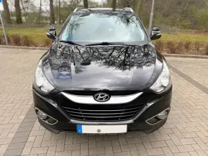 Hyundai iX35 1.7 CRDi 2WD Style *TÜV 03/27* Bild 2