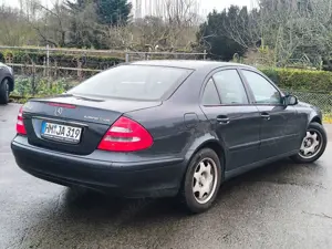 Mercedes-Benz E 200 Kompressor Elegance Bild 2