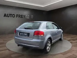 Audi A3 1.6 Attraction AHK Bild 3