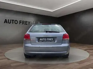 Audi A3 1.6 Attraction AHK Bild 4