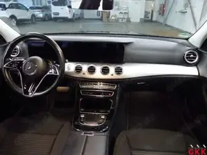 Mercedes-Benz E 300 e MBUX Kamera 1. Hand ACC Bild 4