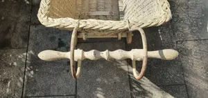 Alter Korbkinderwagen Bild 5