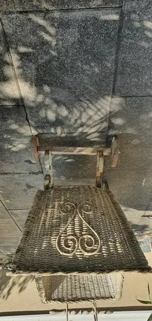 Alter Korbkinderwagen Bild 4
