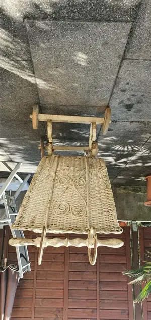 Alter Korbkinderwagen Bild 2