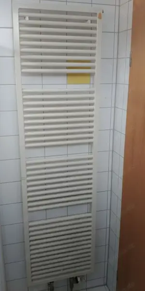 Badheizkörper weiß Fa. Zehnder H 180cm x B 50cm mit Thermostat Fa. Heimeier