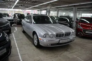 Jaguar XJ8 4.2 Liter *Vollleder/Memory/Alpine Sound* Bild 2