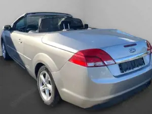Ford Focus CC Coupe-Cabriolet 2.0 16V Aut. Titanium Bild 2