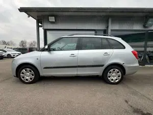 Skoda Fabia Combi Ambiente*Klima*Euro4*SHZ*5-Gang* Bild 2