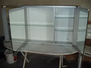 Spiegelschrank mit drei Spiegeltüren Bild 4