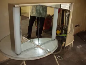 Spiegelschrank mit drei Spiegeltüren Bild 2