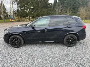 BMW X5 xDrive 50 i M Tüv und Reifen Neu Bild 4