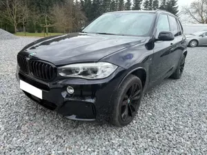 BMW X5 xDrive 50 i M Tüv und Reifen Neu Bild 3