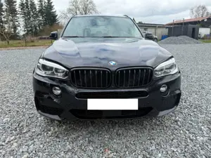 BMW X5 xDrive 50 i M Tüv und Reifen Neu Bild 2
