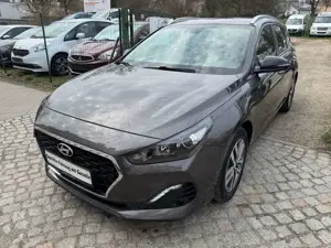 Hyundai i30 cw 1-Hand Scheckheft 8-fach bereift Kamera