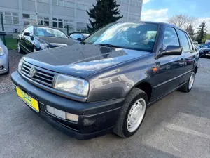 Volkswagen Vento 1.8 CL Automatik/1. Hand/ Garagenwagen Bild 3