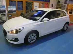 Hyundai i30 1.4 Select,Top Zustand,AHK,