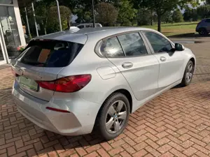 BMW 118 Baureihe 1 Lim. 118 i Advantage Bild 5