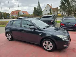 Hyundai i30 blue 1.4 Comfort "Tüv neu"