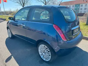 Lancia Ypsilon 1.2 8V Argento/ Standheizung Bild 4
